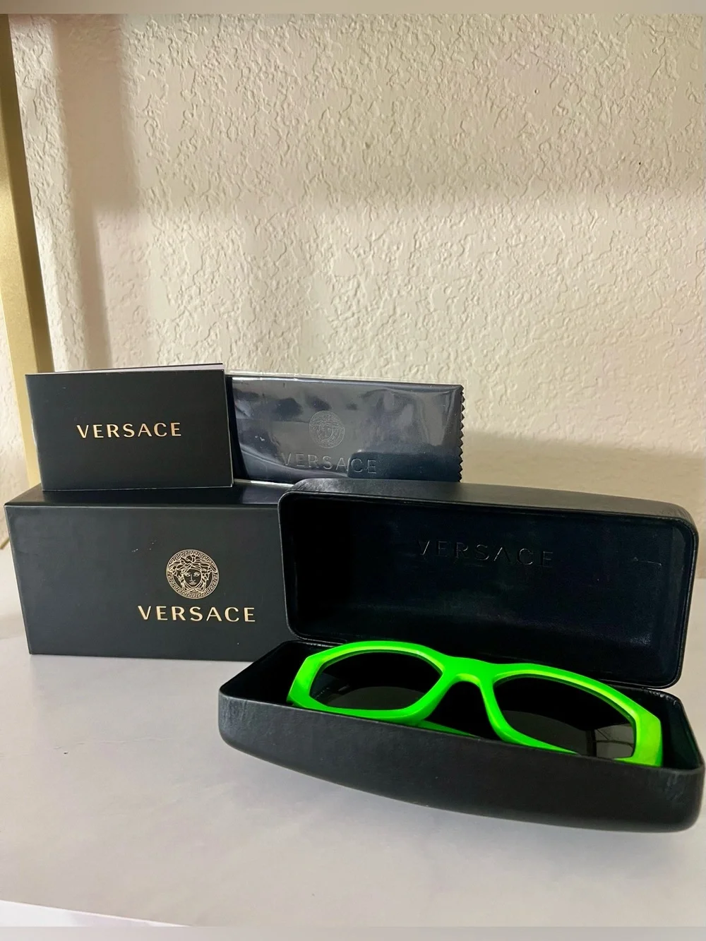 NWT Versace Green Fluo Medusa Biggie Sunglasses Full Inclusion